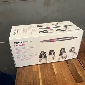 Dyson Airwarp Complete with extra attachment & stand